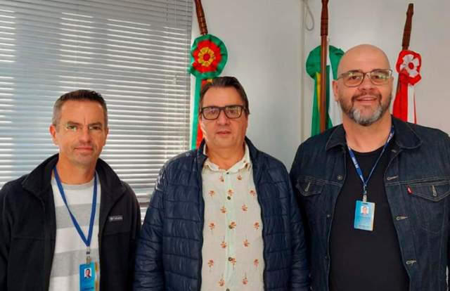 Os inspetores Eng. Subli Dreher (chefe) e o Eng. Marlon Bauer (secretário) foram recebidos pelo prefeito de Rolante, Pedro Rippel